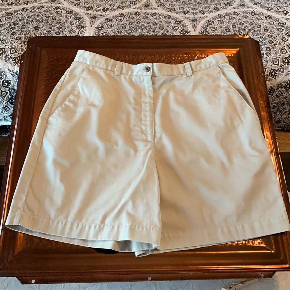 Liz Claiborne light khaki shorts Size 12